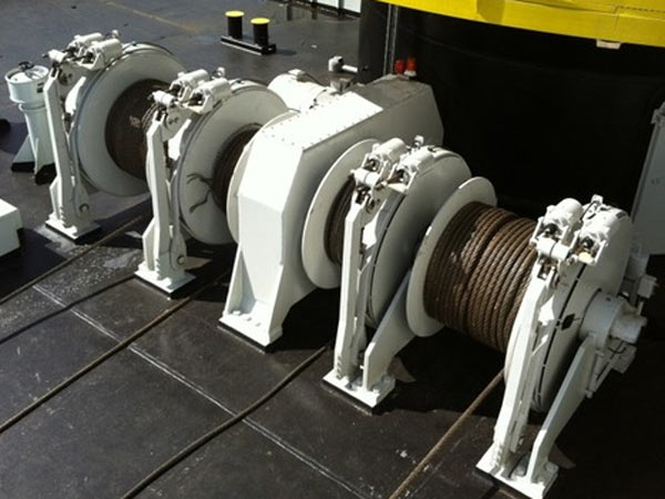 Barge winch for mooring