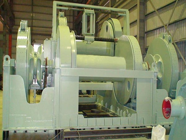 Deck winch with double drums