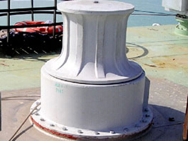 Hydraulic vertical marine capstan